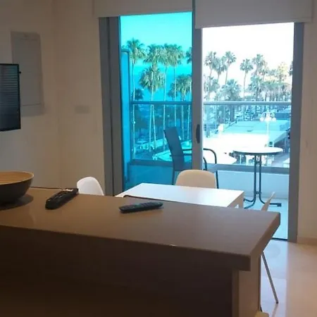 Horizon Luxury At Finikoudes Beach 303 Διαμέρισμα *